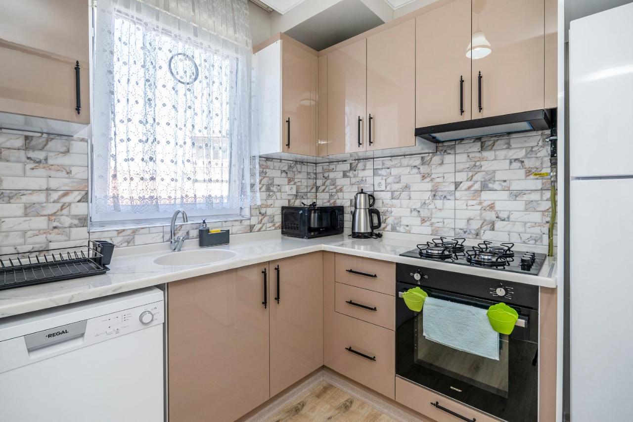 Spacious Apartment In The Historical Center Of Бурса Екстериор снимка